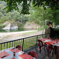 Atmosphère du Restaurant Le Panier Fleuri à Saumane - n°3