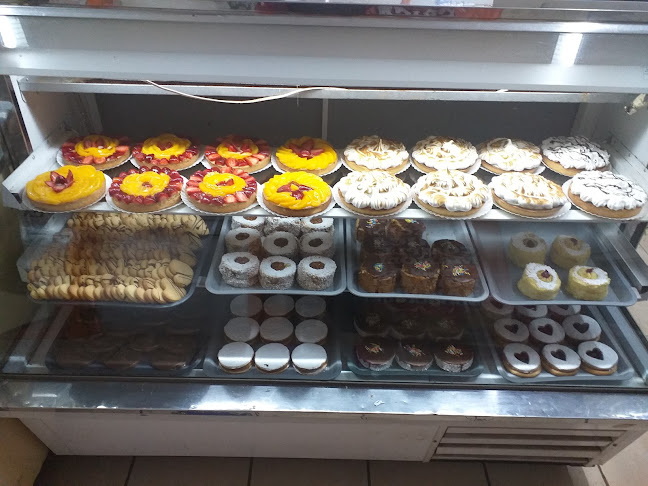 Opiniones de Amasanderia y Pastelería EntreMigas en San Antonio - Tienda de ultramarinos