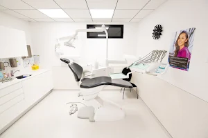 Centre dentaire Clinadent Negresko - Dentiste Marseille 13008 image