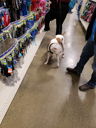 Pet Supply Store «PetSmart», reviews and photos, 8500 N Evanston Ave, Kansas City, MO 64157, USA