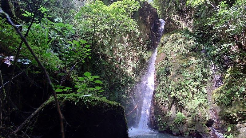 岩清水の滝