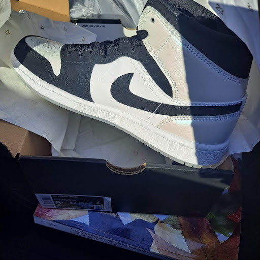 Shoe Store «Shoe Club», reviews and photos, 3157 Middlefield Rd, Redwood City, CA 94063, USA