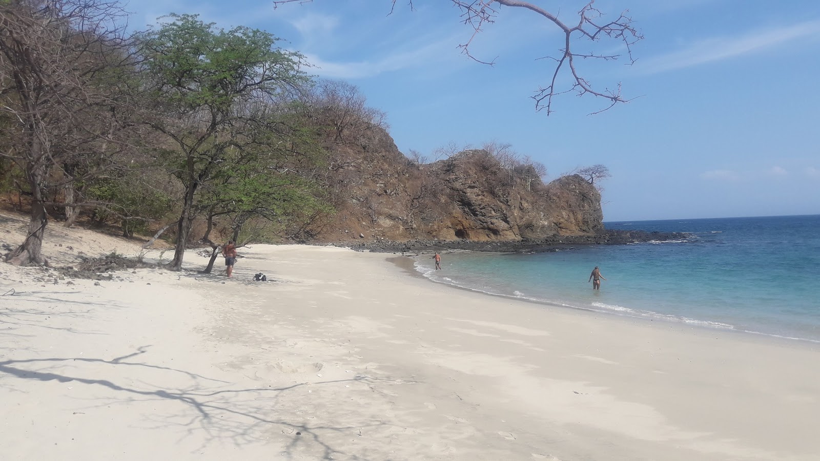 Photo de Playa Bonita avec sable gris de surface