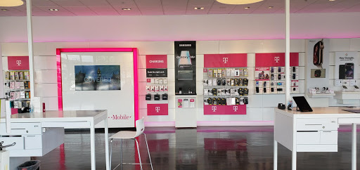 Cell Phone Store «T-Mobile», reviews and photos, 225 Alewife Brook Pkwy, Cambridge, MA 02138, USA