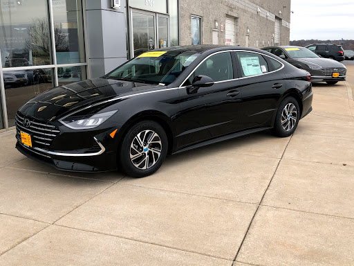 Car Dealer «St Charles Automotive», reviews and photos, 5601 Veterans Memorial Pkwy, St Peters, MO 63376, USA