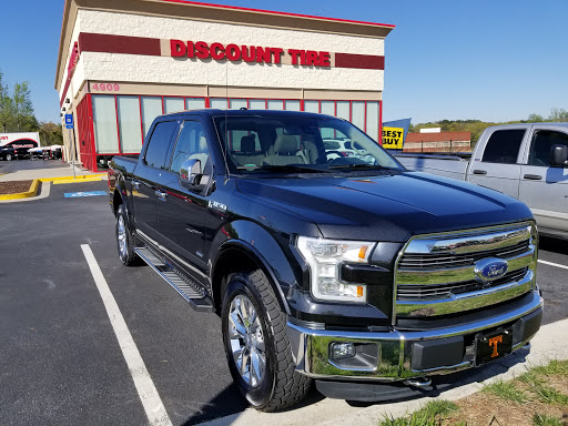 Tire Shop «Discount Tire Store - Hiram, GA», reviews and photos, 4909 Jimmy Lee Smith Pkwy, Hiram, GA 30141, USA