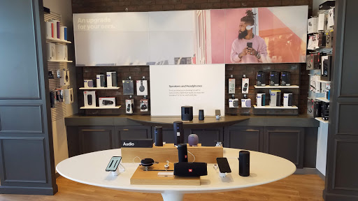 Cell Phone Store «Verizon», reviews and photos, 3159 S Rochester Rd, Rochester Hills, MI 48307, USA