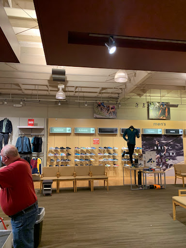 Shoe Store «New Balance», reviews and photos, 270 S Arroyo Pkwy, Pasadena, CA 91105, USA