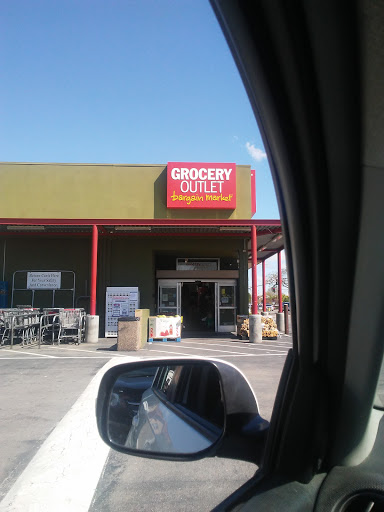 Grocery Store «Grocery Outlet Bargain Market», reviews and photos, 825 W 11th St, Tracy, CA 95376, USA