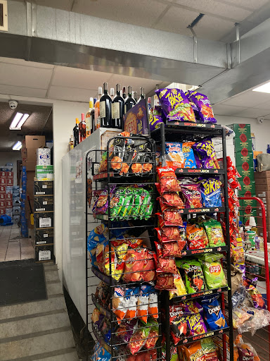 Liquor Store «10th St Liquor Store», reviews and photos, 811 10th St, North Chicago, IL 60064, USA