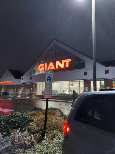 Grocery Store «Giant Food Stores», reviews and photos, 539 Oak Ave, Aldan, PA 19018, USA