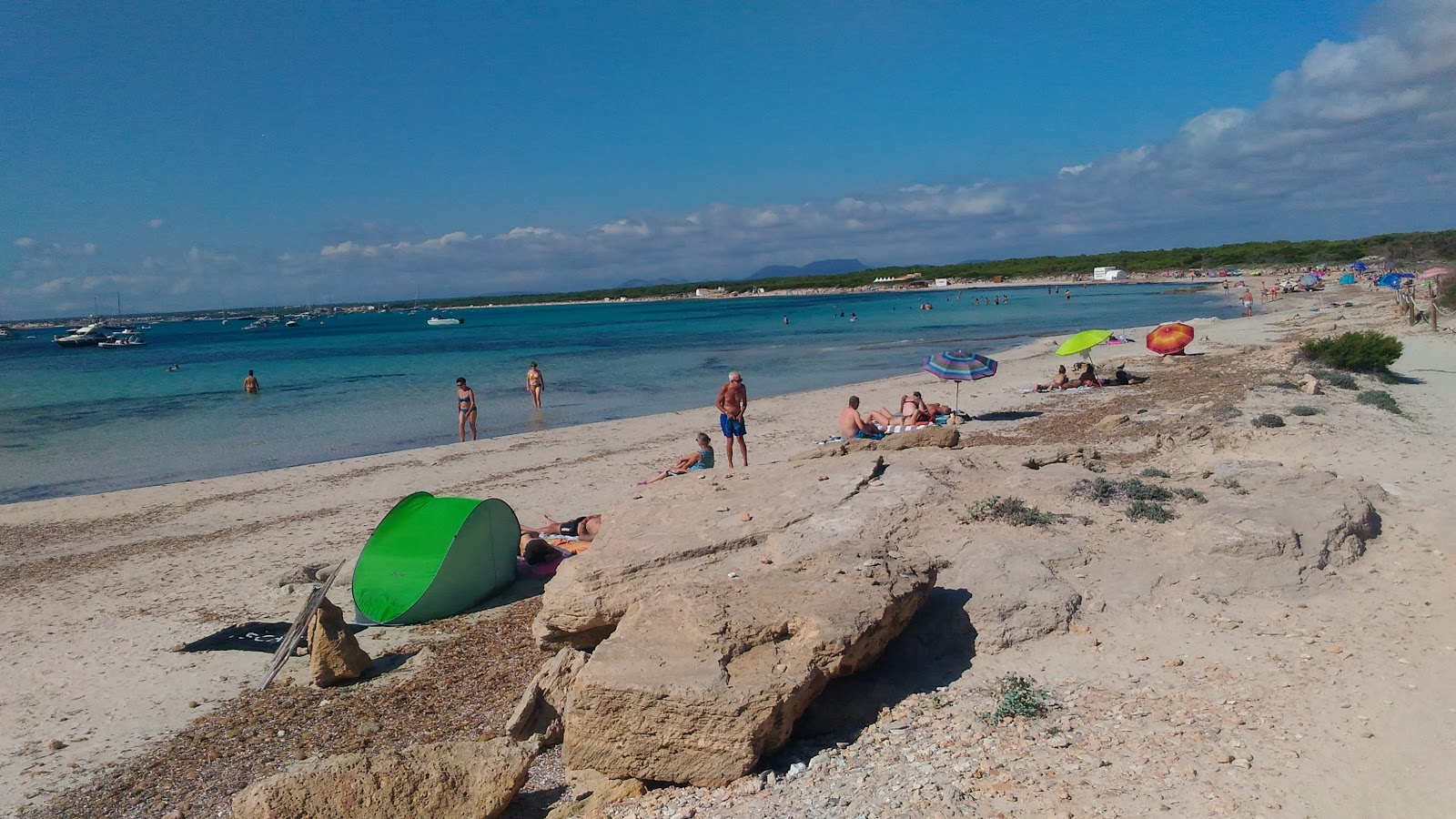 Foto van Platja des Peregons met fijne beige zand oppervlakte