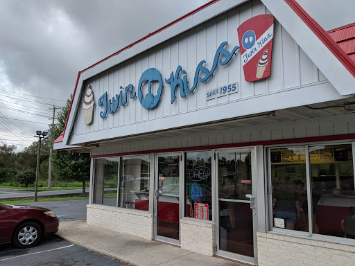 Twin kiss Waynesboro pa