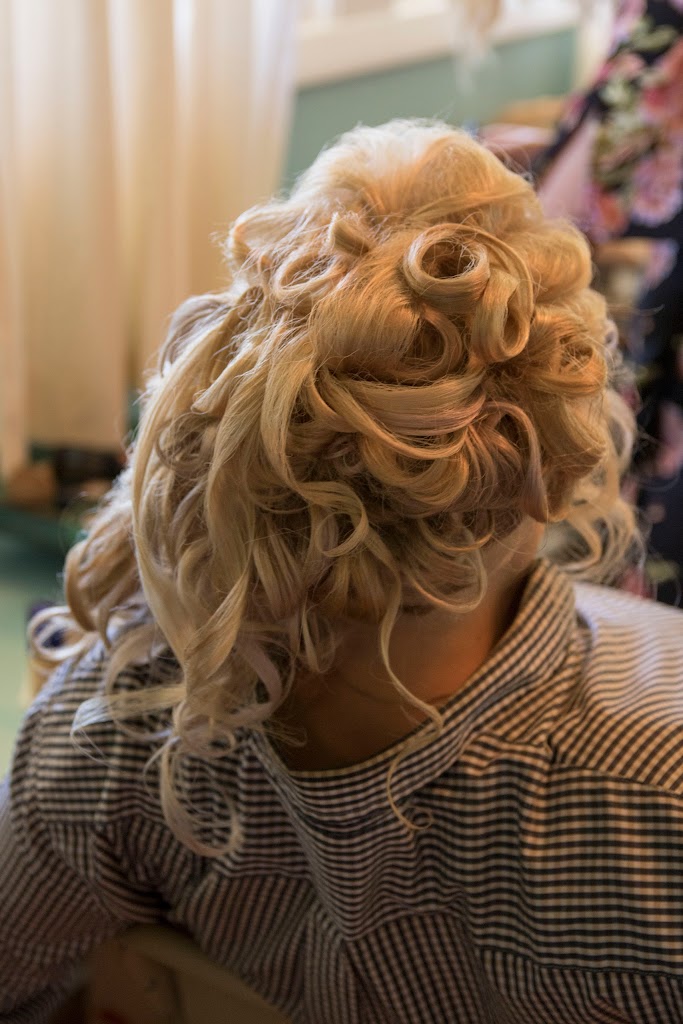 Heads Up - Hair Design & Microblading 98531