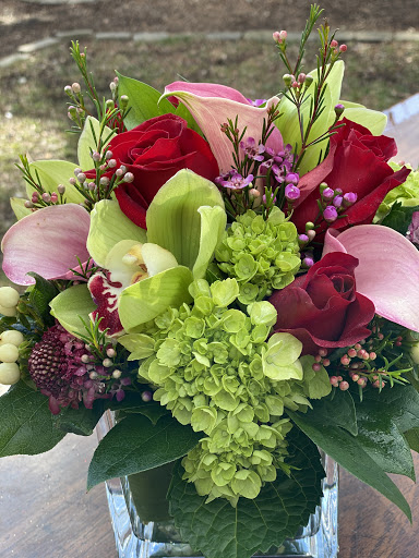 Florist «Guilford White House Florist», reviews and photos, 966 Boston Post Rd, Guilford, CT 06437, USA