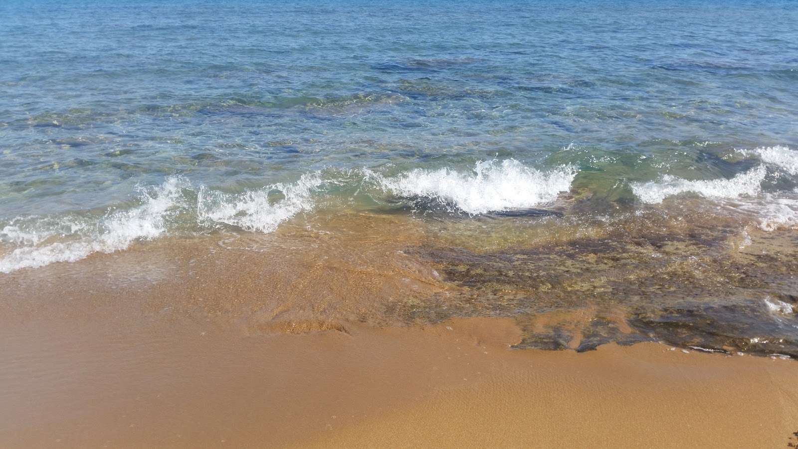 Fotografie cu Curmo beach cu o linie de coastă spațioasă