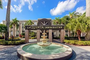 La Quinta Inn & Suites by Wyndham Coral Springs South image