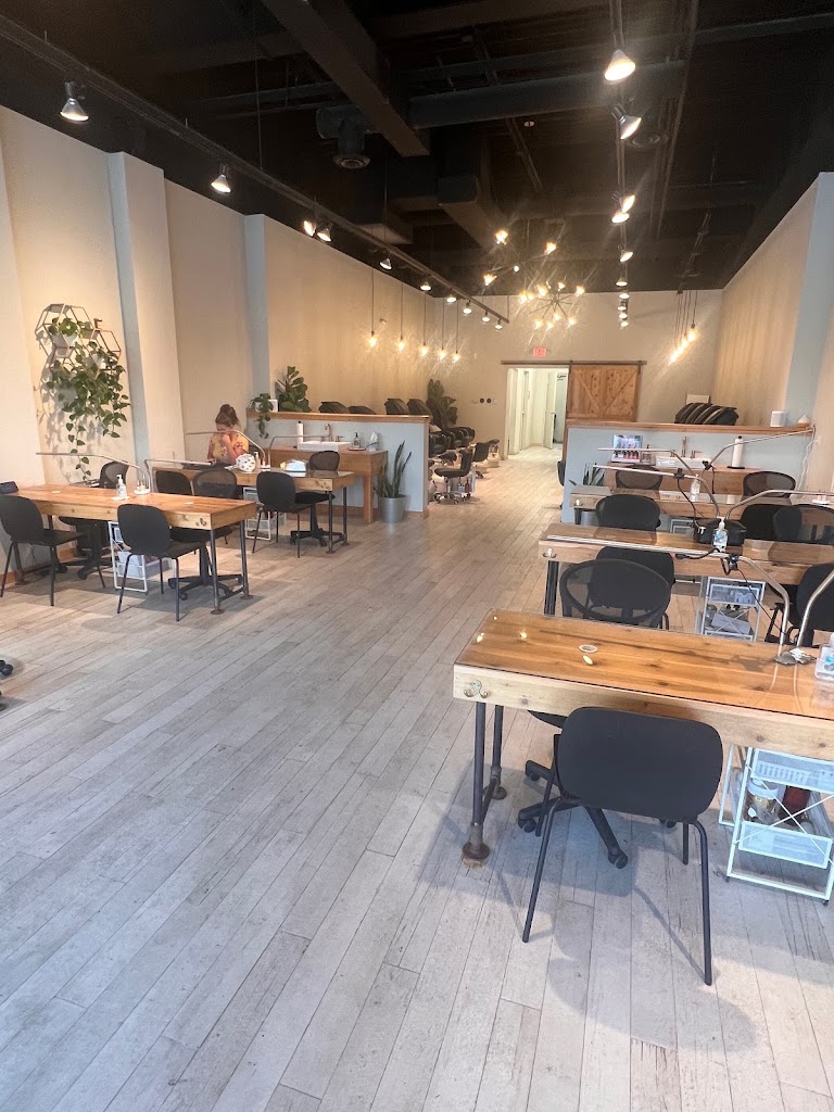 Honey Nail Studio 43230