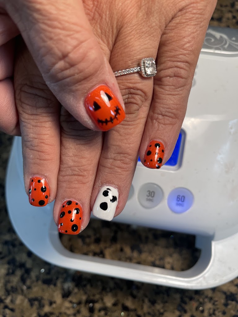 Natural Nails & Tanning 70123