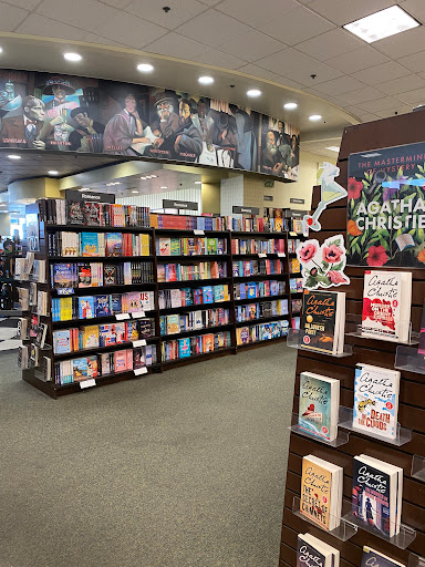 Book Store «Barnes & Noble», reviews and photos, 189 The Grove Dr, Los Angeles, CA 90036, USA