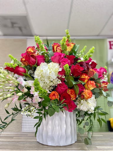 Florist «More Than Flowers», reviews and photos, 109 SE 2nd St, Miami, FL 33131, USA
