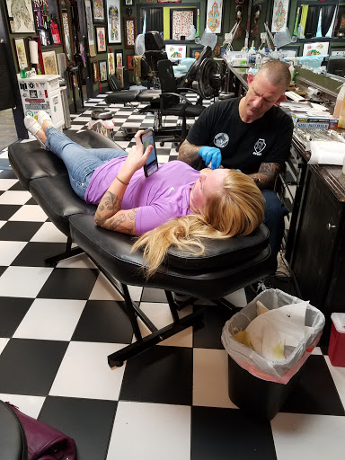 Tattoo Shop «Revelation Tattoo», reviews and photos, 7208 N Oak Trafficway, Gladstone, MO 64118, USA