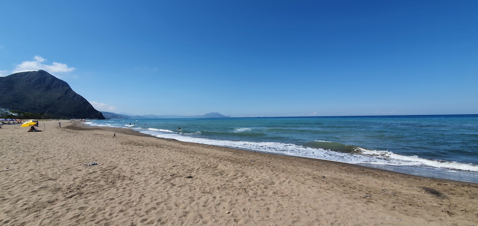 Foto di Aokas plage con una superficie del acqua turchese