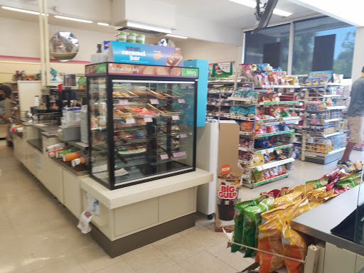7-Eleven, 525 L St, Davis, CA 95616, USA, 