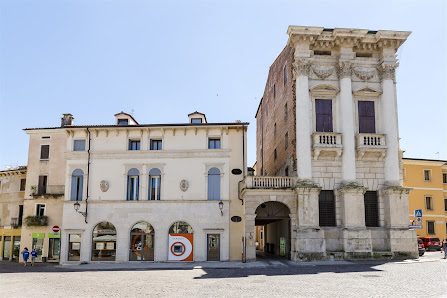 Le Dimore Del Conte Soggiorni in Centro a Vicenza con parcheggio privato Piazza Castello, 18, 36100 Vicenza VI, Italia