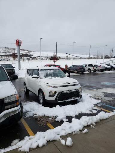 Car Dealer «Summit Place Kia», reviews and photos, 2200 Elizabeth Lake Rd, Waterford Twp, MI 48328, USA