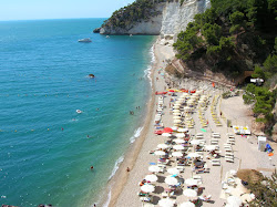 Foto von Baia dei Mergoli Strand mit sehr sauber Sauberkeitsgrad