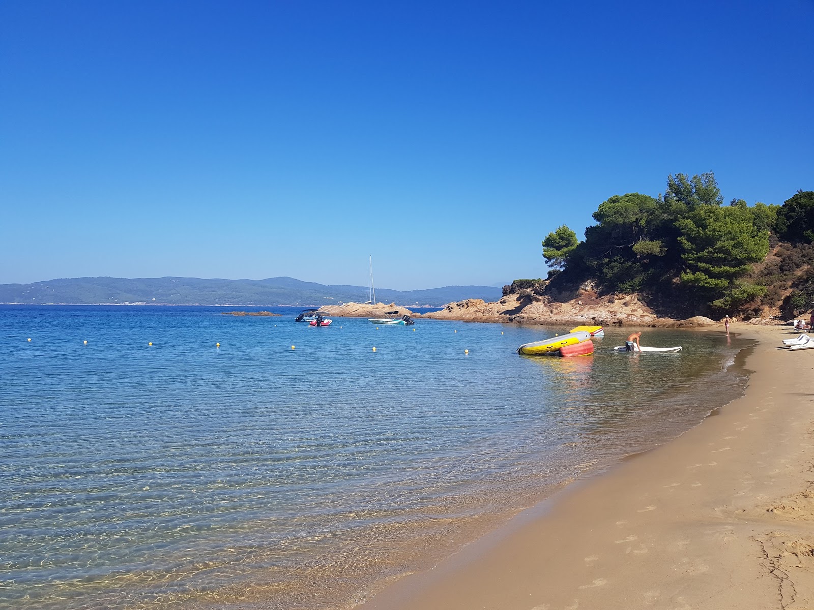 Zdjęcie Banana beach z powierzchnią drobny beżowy piasek