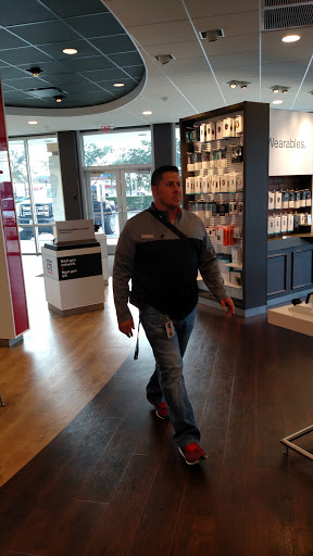 Cell Phone Store «Verizon», reviews and photos, 6560 Garth Rd #100, Baytown, TX 77521, USA