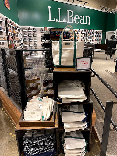 Clothing Store «L.L. Bean», reviews and photos, 75 Evergreen Way, South Windsor, CT 06074, USA
