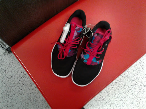 Clothing Store «Ross Dress for Less», reviews and photos, 13750 Riverside Dr, Sherman Oaks, CA 91423, USA