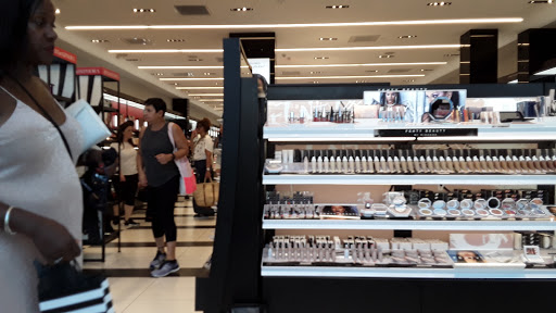 Cosmetics Store «SEPHORA», reviews and photos, 721 Collins Ave, Miami Beach, FL 33139, USA