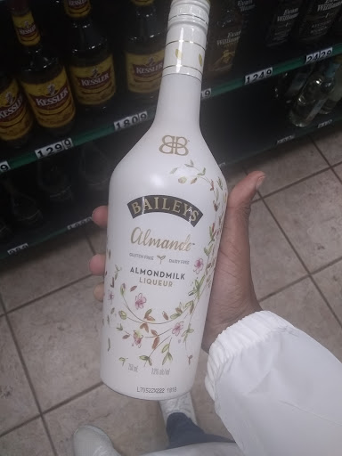 Liquor Store «Layton Beer & Liquor», reviews and photos, 2008 W Layton Ave, Milwaukee, WI 53221, USA