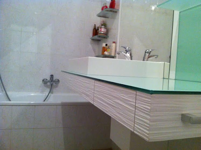 Wood Industrial Kft - Lapszabászat és egyedi bútorok, konyhabútorok, épületasztalos munkák - Asztalos