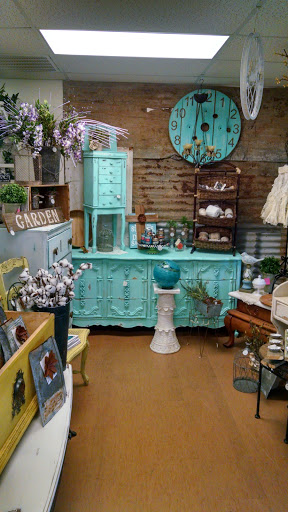 Furniture Store «3 Vintage Chicks», reviews and photos, 13012 N Cave Creek Rd, Phoenix, AZ 85022, USA