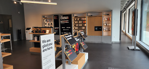 Cell Phone Store «Verizon», reviews and photos, 355 N Central Ave, Hartsdale, NY 10530, USA