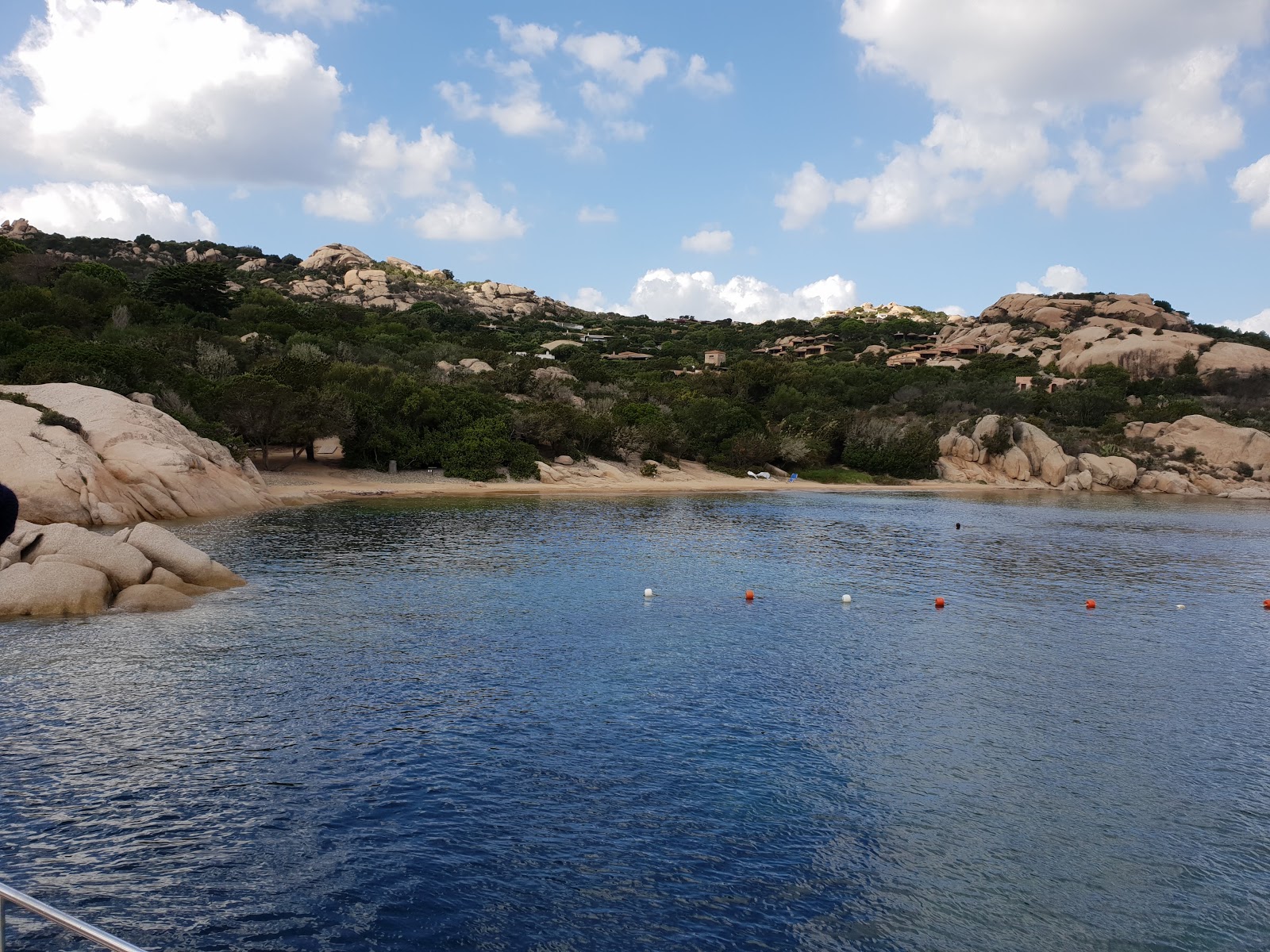 Foto de Spiaggia di Cala Inglese com pequena baía