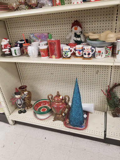 Thrift Store «Goodwill - Glendale», reviews and photos, 1622 W Glenoaks Blvd, Glendale, CA 91202, USA