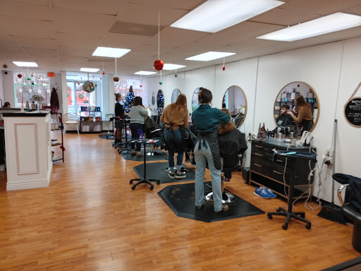 Beauty Salon «Beauty Bar Salon & Spa», reviews and photos, 53 E Locust St, Wilmington, OH 45177, USA