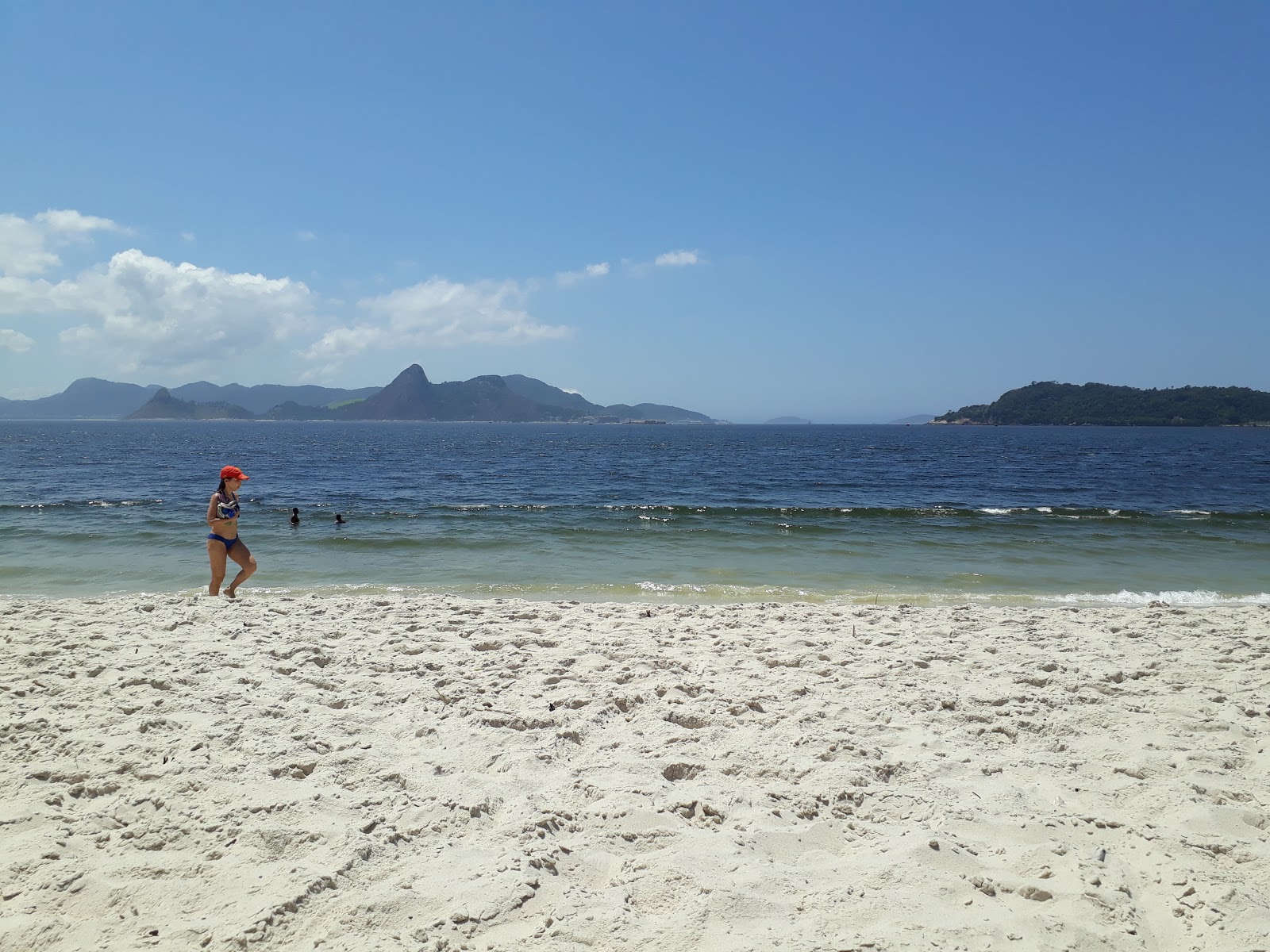 Fotografie cu Praia do Flamengo zonele de facilități