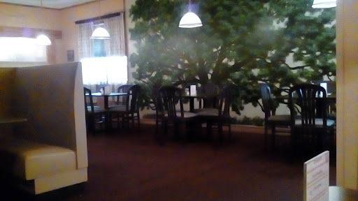 American Restaurant «The Brass Lantern Restaurant and Lounge», reviews and photos, 79 Chestnut Hill Rd, Crossville, TN 38555, USA