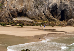 Photo de Playa el Vivero entouré de montagnes