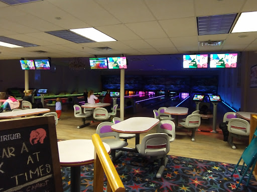 Bowling Alley «Wilmette Bowling Center Inc», reviews and photos, 1903 Schiller Ave, Wilmette, IL 60091, USA