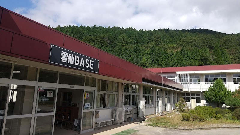 雲仙BASE（旧雲仙小中学校）
