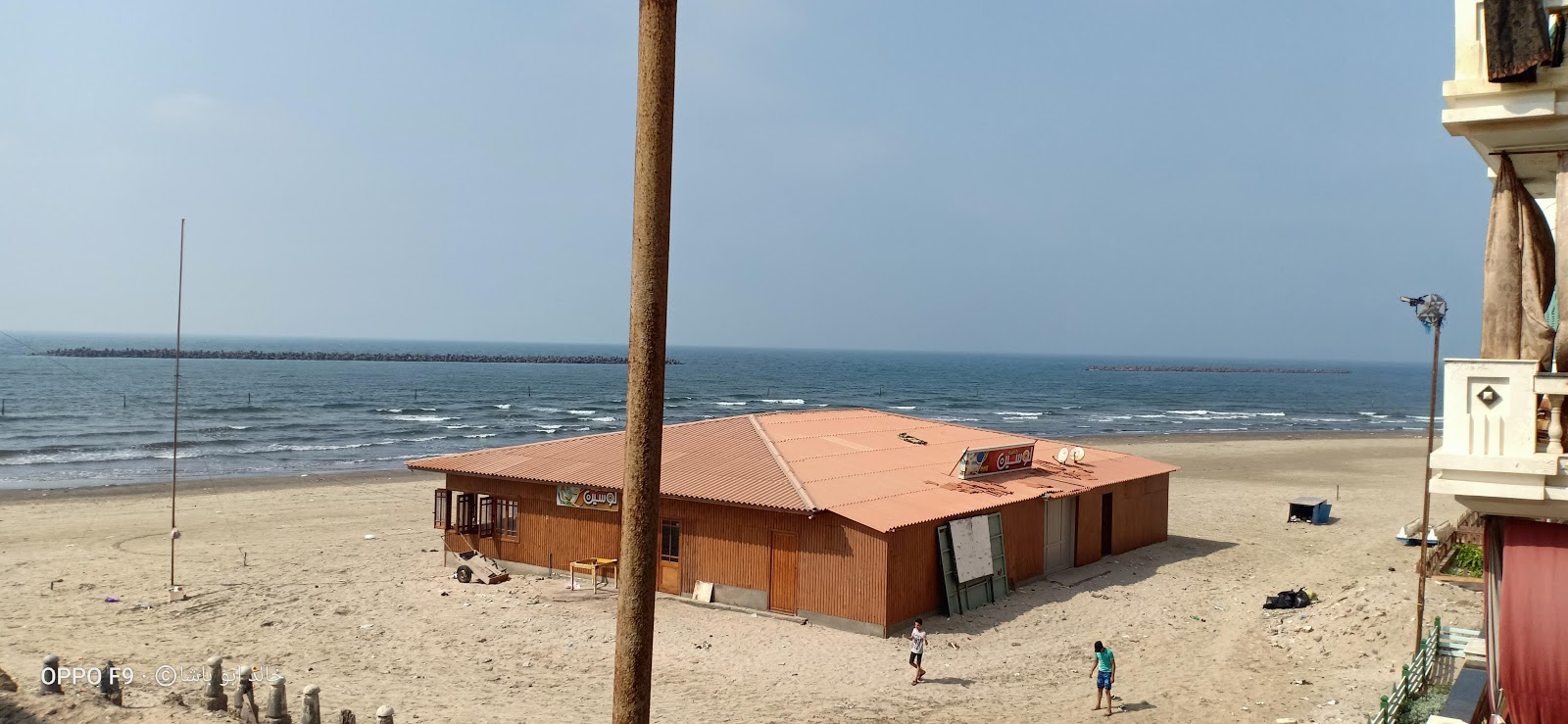 Foto de Ras El-Bar Beach - lugar popular entre os apreciadores de relaxamento