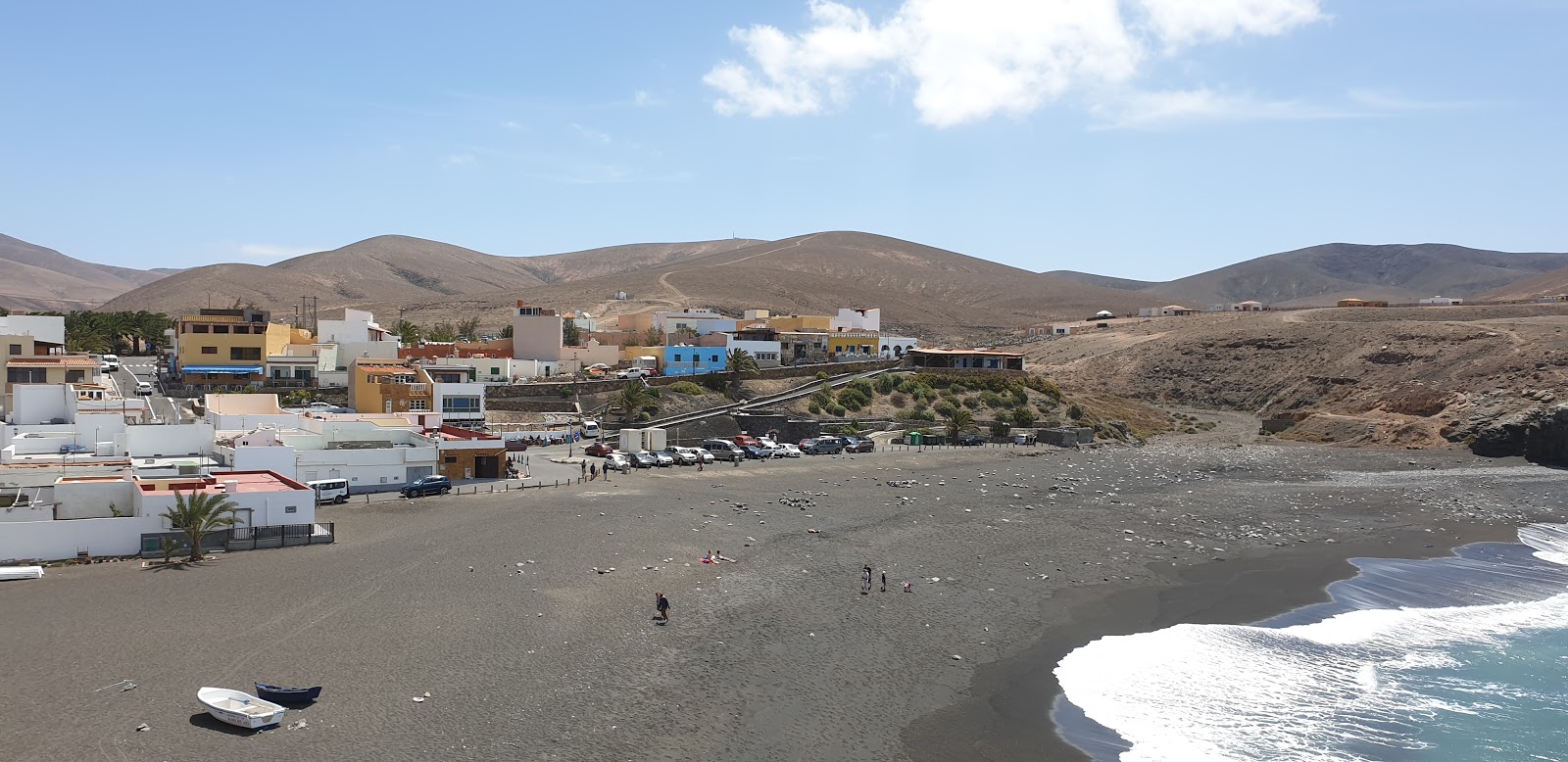 Foto de Playa de Ajuí con cala pequeña